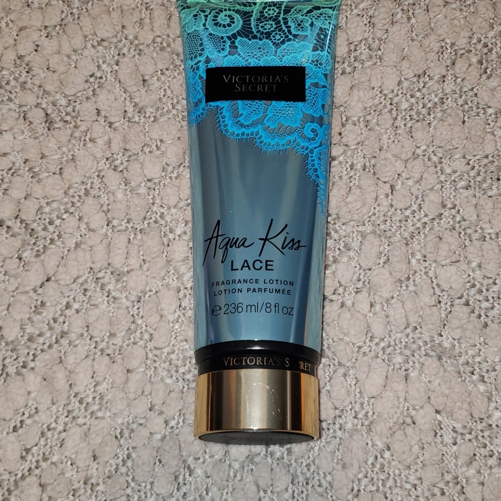 Victoria's Secret Aqua Kiss Lace lotion 8oz
